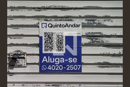 Apartamento para alugar com 100m², 2 quartos e 1 vaga Apartamento para alugar com 100m², 2 quartos e 1 vagaPlaquinha instalada no portão do imóvel