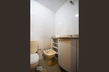 Banheiro de apartamento para alugar com 2 quartos, 70m² em Real Parque, São Paulo