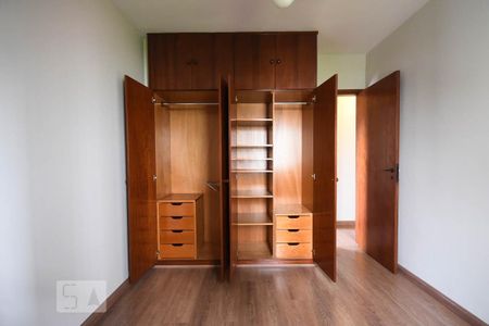 Apartamento para alugar com 70m², 2 quartos e 1 vaga Apartamento para alugar com 70m², 2 quartos e 1 vagaArmário do Quarto 2