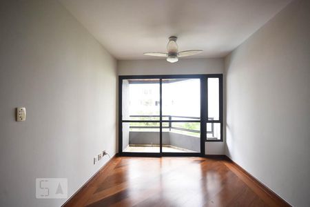 Sala de apartamento para alugar com 2 quartos, 70m² em Real Parque, São Paulo