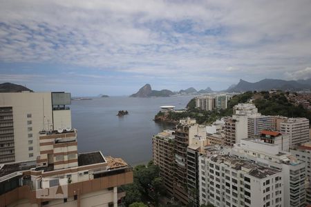 Vista da sala  de apartamento para alugar com 3 quartos, 220m² em Ingá, Niterói