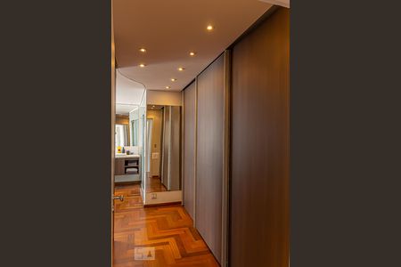 Apartamento à venda com 280m², 4 quartos e 2 vagasCloset - Suíte 2