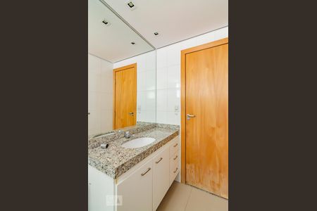 Banheiro Social de apartamento à venda com 3 quartos, 75m² em Maria Virgínia, Belo Horizonte