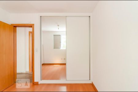 Apartamento à venda com 75m², 3 quartos e 1 vagaQuarto 2