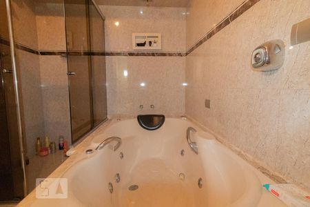 Casa à venda com 360m², 3 quartos e 5 vagasBanheiro da Suíte 2