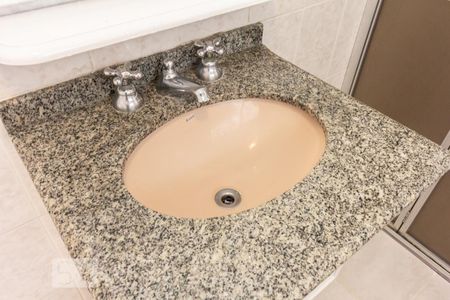 Banheiro Pia de apartamento para alugar com 2 quartos, 138m² em Perdizes, São Paulo