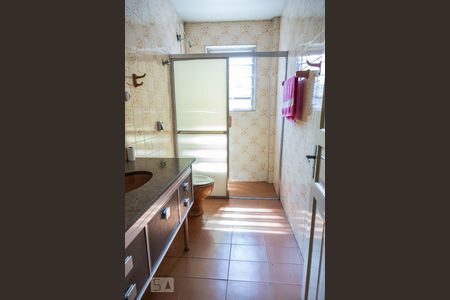 Casa à venda com 500m², 4 quartos e 3 vagas Casa à venda com 500m², 4 quartos e 3 vagasCasa 1 - Banheiro