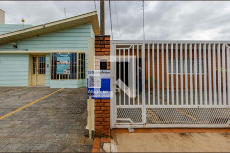 Casa para alugar com 20m², 1 quarto e 1 vaga Casa para alugar com 20m², 1 quarto e 1 vagaFachada