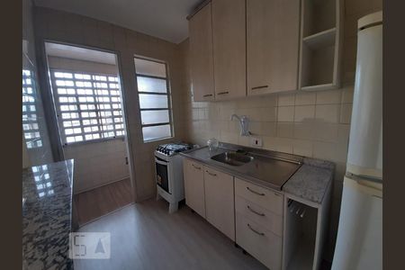Cozinha de apartamento para alugar com 2 quartos, 70m² em Azenha, Porto Alegre
