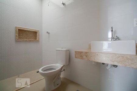 Casa para alugar com 117m², 2 quartos e 2 vagasBanheiro do quarto 2