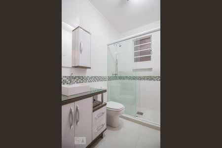 Banheiro de apartamento à venda com 2 quartos, 76m² em Menino Deus, Porto Alegre
