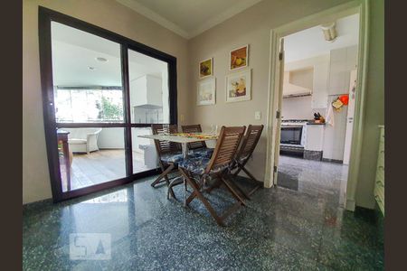 Apartamento à venda com 276m², 4 quartos e 4 vagasMesa cozinha