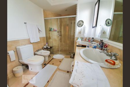 Apartamento à venda com 276m², 4 quartos e 4 vagasBanheiro suíte 3