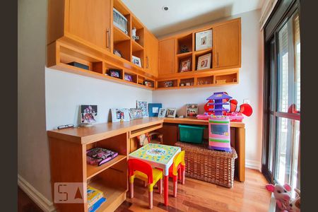 Apartamento à venda com 276m², 4 quartos e 4 vagasEscritório 