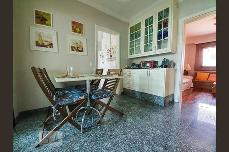 Apartamento à venda com 276m², 4 quartos e 4 vagasMesa cozinha 