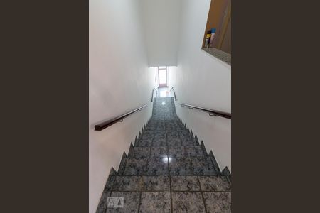 Casa para alugar com 132m², 2 quartos e 3 vagasEscada de acesso À casa