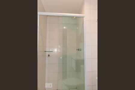 Banheiro de kitnet/studio para alugar com 1 quarto, 35m² em Quinta da Paineira, São Paulo