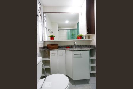 Apartamento à venda com 71m², 2 quartos e 1 vaga Apartamento à venda com 71m², 2 quartos e 1 vagaBanheiro da Suíte