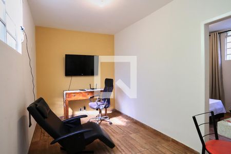 Sala de casa para alugar com 1 quarto, 50m² em Santa Tereza, Belo Horizonte