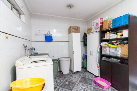 Casa à venda com 240m², 3 quartos e 2 vagasÁrea de serviço
