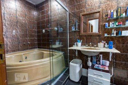 Casa à venda com 240m², 3 quartos e 2 vagasBanheiro social