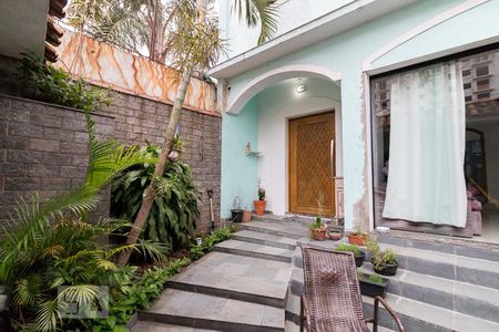 Casa à venda com 240m², 3 quartos e 2 vagasEntrada da casa