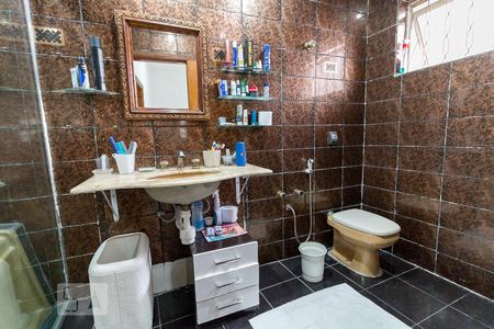 Casa à venda com 240m², 3 quartos e 2 vagasBanheiro social