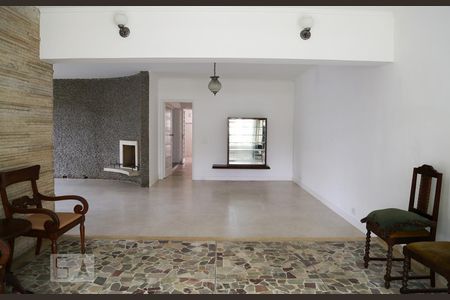 Casa para alugar com 350m², 4 quartos e 5 vagas Casa para alugar com 350m², 4 quartos e 5 vagasSala