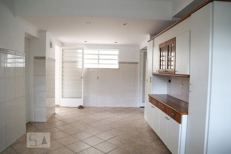 Casa para alugar com 350m², 4 quartos e 5 vagas Casa para alugar com 350m², 4 quartos e 5 vagasCozinha