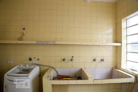 Casa para alugar com 350m², 4 quartos e 5 vagas Casa para alugar com 350m², 4 quartos e 5 vagasLavanderia