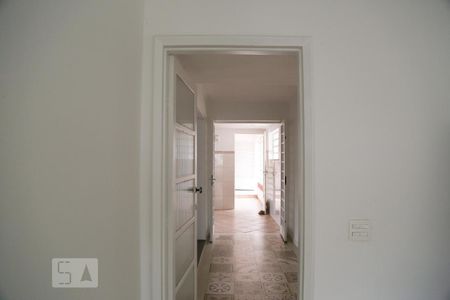 Casa para alugar com 350m², 4 quartos e 5 vagas Casa para alugar com 350m², 4 quartos e 5 vagasCorredor Cozinha