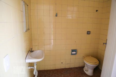 Casa para alugar com 350m², 4 quartos e 5 vagas Casa para alugar com 350m², 4 quartos e 5 vagasBanheiro de Serviço