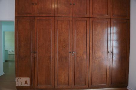 Casa para alugar com 350m², 4 quartos e 5 vagas Casa para alugar com 350m², 4 quartos e 5 vagasQuarto 2