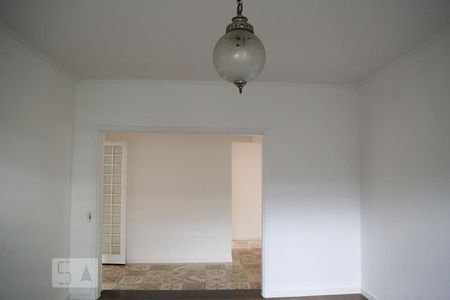 Casa para alugar com 350m², 4 quartos e 5 vagas Casa para alugar com 350m², 4 quartos e 5 vagasSala