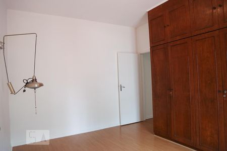 Casa para alugar com 350m², 4 quartos e 5 vagas Casa para alugar com 350m², 4 quartos e 5 vagasQuarto 2