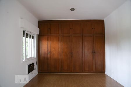 Casa para alugar com 350m², 4 quartos e 5 vagas Casa para alugar com 350m², 4 quartos e 5 vagasQuarto 4