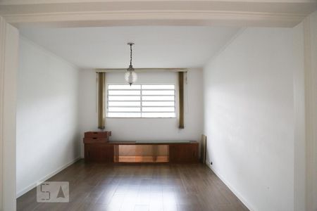 Casa para alugar com 350m², 4 quartos e 5 vagas Casa para alugar com 350m², 4 quartos e 5 vagasSala