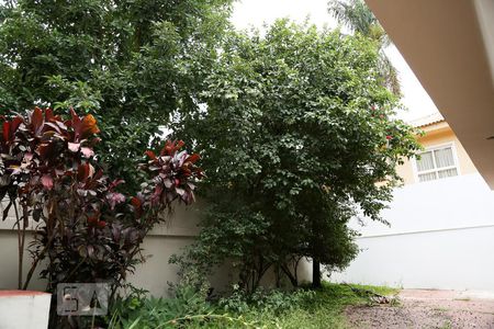 Casa para alugar com 350m², 4 quartos e 5 vagas Casa para alugar com 350m², 4 quartos e 5 vagasJardim