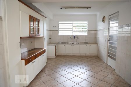 Casa para alugar com 350m², 4 quartos e 5 vagas Casa para alugar com 350m², 4 quartos e 5 vagasCozinha