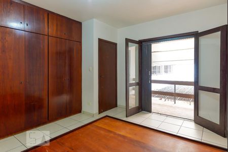 Casa à venda com 274m², 4 quartos e 6 vagas Casa à venda com 274m², 4 quartos e 6 vagasSuíte 2