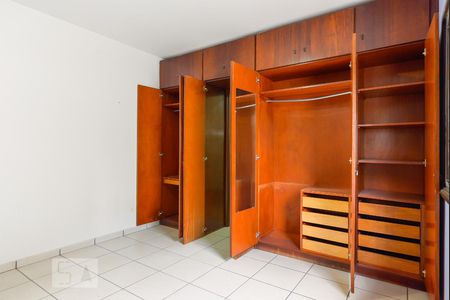 Casa à venda com 274m², 4 quartos e 6 vagas Casa à venda com 274m², 4 quartos e 6 vagasSuíte 3