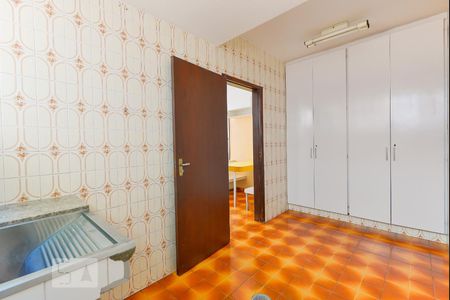 Casa à venda com 274m², 4 quartos e 6 vagas Casa à venda com 274m², 4 quartos e 6 vagasArea Serviço