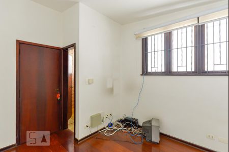 Casa à venda com 274m², 4 quartos e 6 vagas Casa à venda com 274m², 4 quartos e 6 vagasSuíte reversível