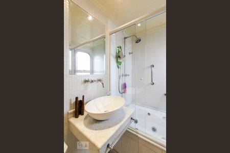 Apartamento à venda com 262m², 3 quartos e 5 vagasBanheiro da segunda suíte