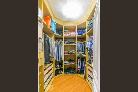 Apartamento à venda com 262m², 3 quartos e 5 vagasCloset da primeira suíte