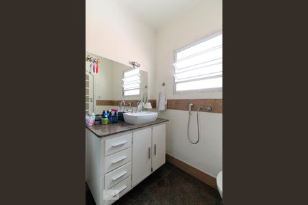 Casa à venda com 177m², 3 quartos e 4 vagasBanheiro da suíte 01