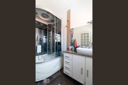 Casa à venda com 177m², 3 quartos e 4 vagasBanheiro da suíte 01