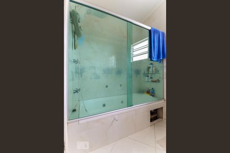 Casa à venda com 160m², 4 quartos e 5 vagasBanheiro da suíte