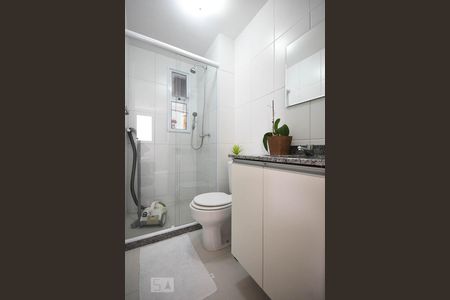 Banheiro de apartamento à venda com 2 quartos, 75m² em Vila Praia, São Paulo