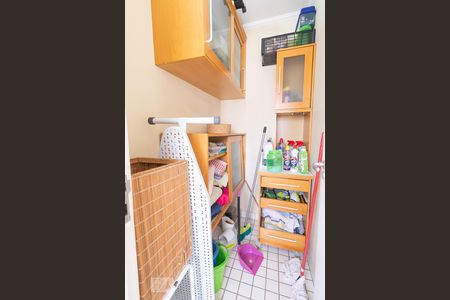 Apartamento à venda com 100m², 2 quartos e 2 vagasQuarto Serviço